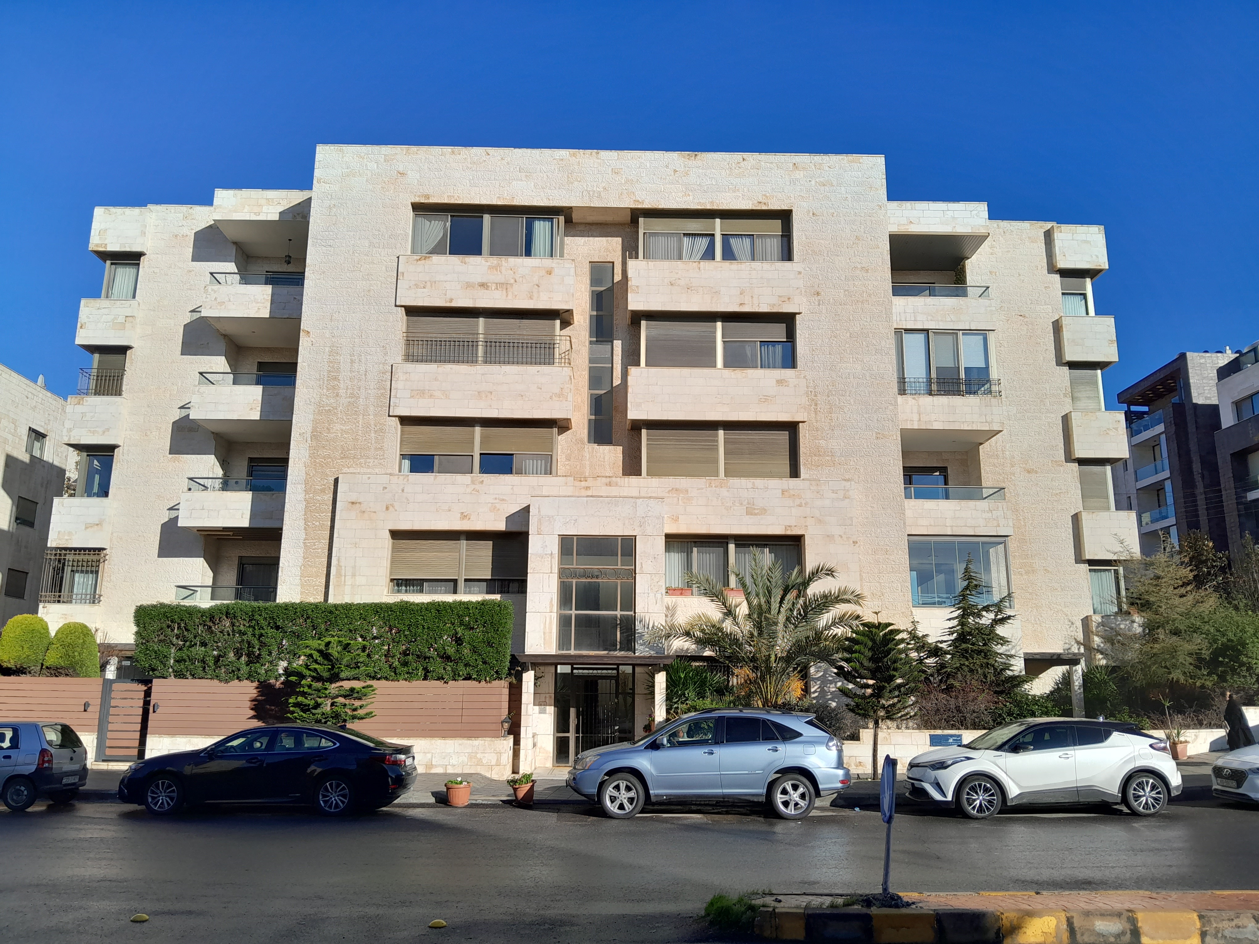 Ground Floor Apartment in Dair Ghbar for sale